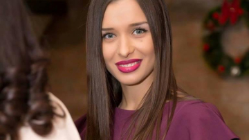 Soprana Valentina Naforniță poartă haine create de sora sa