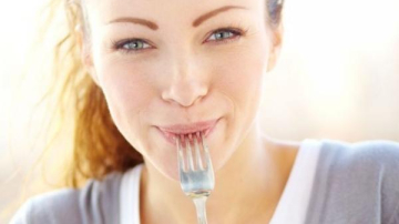 10 idei sanatoase pentru gustarile de seara, care nu-ti vor afecta silueta