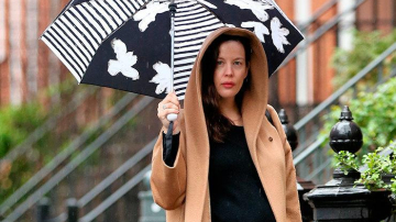 Беременная Лив Тайлер прогулялась по Нью-Йорку без макияжа