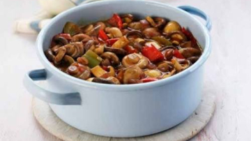 Tocăniță de post cu fasole și ciuperci