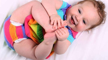 Experiment: picioarele bebeluşului sunt aproape la fel ca mâinile noastre