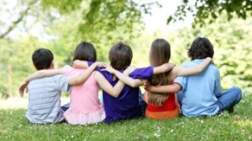 Друзья способны заменить обезболивающее, говорят эксперты