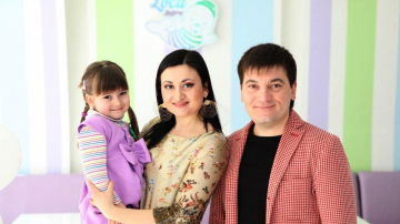 Fiica Corinei Tepes si a lui Costi Burlacu intr-o sedinta foto emotionanta