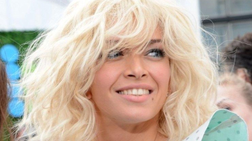 Вера Брежнева трогательно и откровенно поздравила мужа с Днем рождения