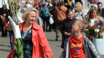 Câţi părinţi din Moldova au copiii plecaţi peste hotare şi ce ţări preferă