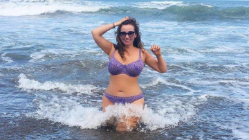 Анфиса Чехова показала фото в бикини и дала отпор критикам ее тела