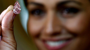 В Женеве продан самый дорогой розовый бриллиант