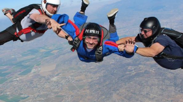 Дан Балан прыгнул с парашютом