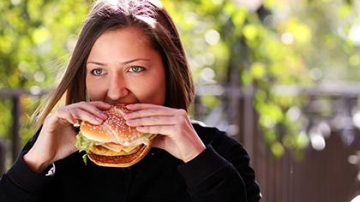 Плотность женской груди связали с подростковой диетой