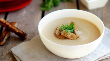 Supă-cremă de ciuperci cu frișcă