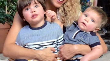 Are doar un anisor, dar deja e vedeta printre fete