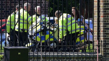 Принц Джордж покатался на полицейском мотоцикле