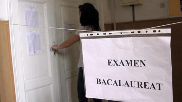 Peste 450 de candidaţi au luat nota 10 din oficiu la examenul de bacalaureat la limba străină