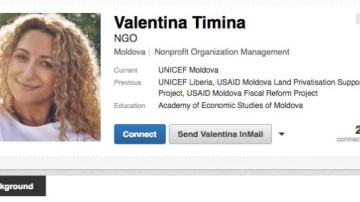 Мать, которая оставила ребенка в машине, работает в ЮНИСЕФ