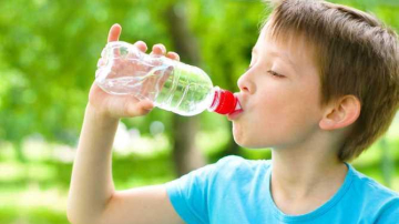 Пластиковые бутылки разрушают детские зубы