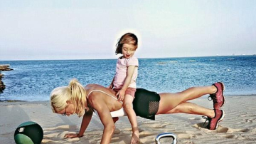 Este mamica a 5 copii si e plina de patratele