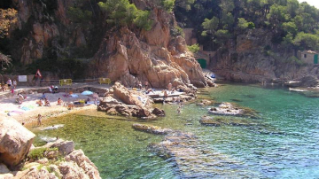 Названы самые "нудистские" страны в мире