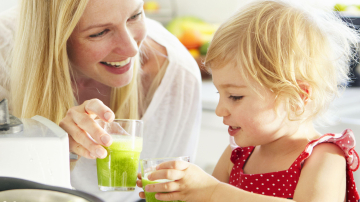 Диетологи: рацион женщины должен меняться в зависимости от ее возраста