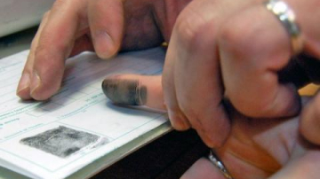 Moldova va obliga deţinătorul permisului de conducere să treacă dactiloscopia