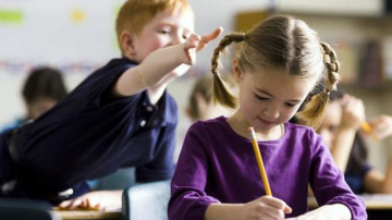 Проблемы с поведением мешают учиться мальчикам больше, чем девочкам