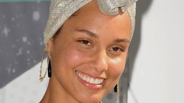 Алиша Киз вышла на красную дорожку без косметики