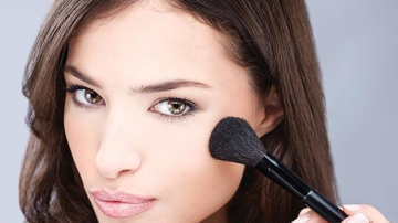 Открытие: макияж делает женщину влиятельной