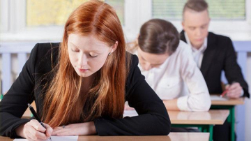 В гимназиях и лицеях перестанут округлять годовые оценки