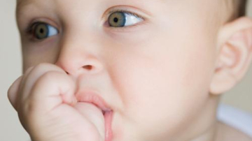 Биологи поведали о пользе сосания большого пальца