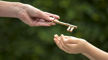 De la ce vârstă putem lăsa copilul de unul singur