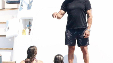 Дочери Сталлоне в отпуске соревнуются в красоте