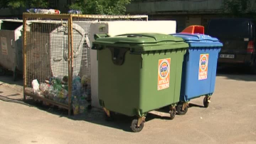 Бездомного мужчину наградили за спасение выброшенного на помойку младенца