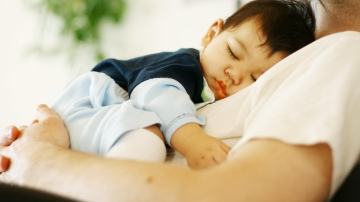 9 argumente de ce un tătic ar trebui să înceapă cât mai devreme comunicarea cu copilul