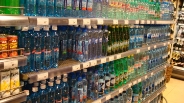 Вся правда о бутилированной воде: как ее делают и чем она может быть опасна