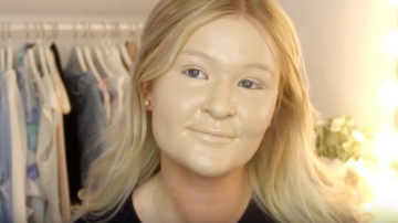 Бьюти-блогер из Швеции нанесла на лицо сто слоев тонального крема