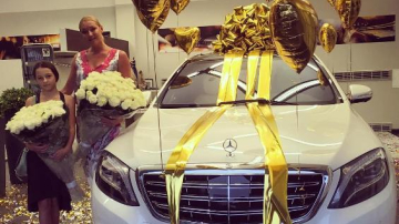 Поклонник подарил Анастасии Волочковой Maybach
