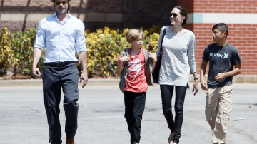 Джоли и Питт хотят спасти брак, усыновив седьмого ребенка