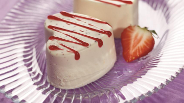 Panna cotta cu sos de vișină