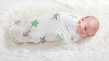 „Pachețelul” iubit: trebuie sau nu să înfășăm bebelușul