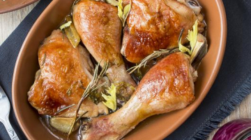 Pulpe de pui coapte în bere