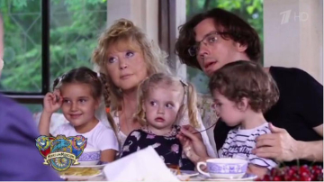 Алла Пугачева: Я бы хотела, чтобы дети видели меня моложавой мамой, а не бабушкой