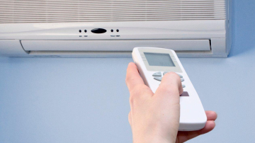 Studiu: De ce femeile îngheaţă din cauza aerului condiționat