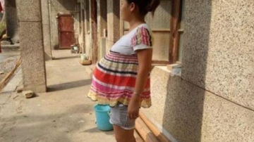 Povestea tulburatoare a femeii insarcinate de 17 luni. De ce nu poate naste