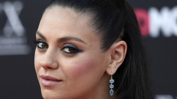 Мила Кунис расцвела во время второй беременности