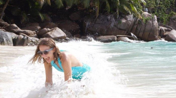 Живот надеть забыла: Ксения Собчак удивила поклонников новой фотографией