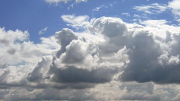 Meteorologii mențin Codul Galben de caniculă dar prognozează și ploi