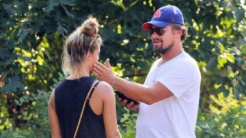 Nu se mai satura unul de celalalt. Vezi cum a pozat Leonardo Dicaprio si iubita lui in ipostaze tandre