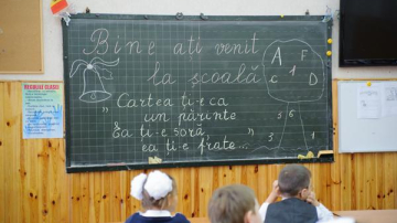 A răsunat primul clopoţel în şcolile din ţară