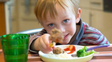 Copiii din sectoarele Buiucani și Ciocana ale capitalei vor avea carne de vită în meniu la grădiniță