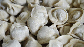 Bacterii şi nitraţi în mai multe produse alimentare din Moldova. Descoperirea specialiştilor