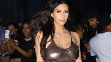 Kim Kardashian socheaza din nou